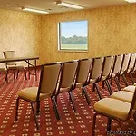 Days Inn & Suites By Wyndham Wynne 
